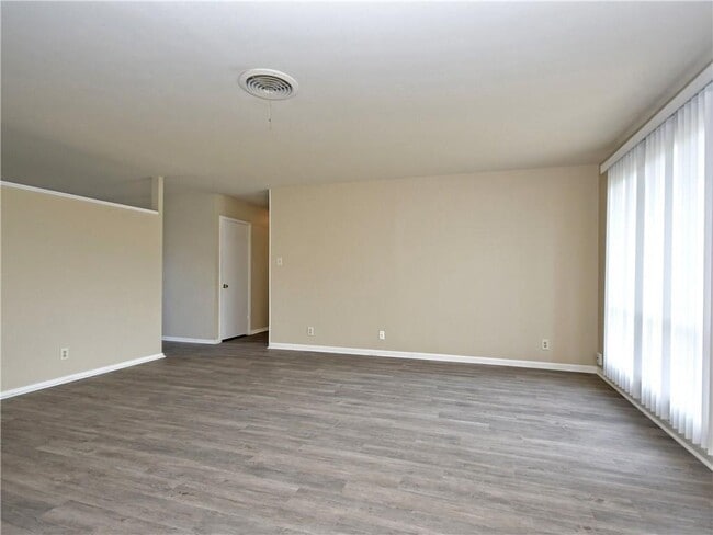 Building Photo - 3005 Susquehanna Ln