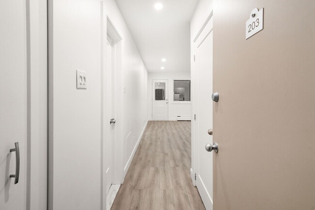 Building Photo - 1600 Alexandre-DeSève