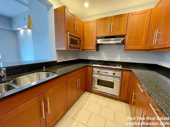 Building Photo - 1 Charles St S