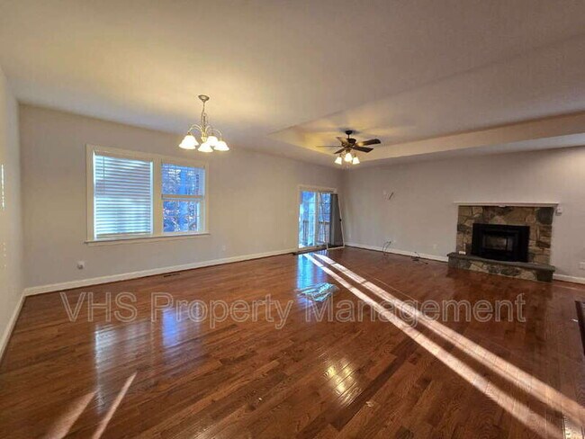 Foto del edificio - 2400 Lakeview Pkwy