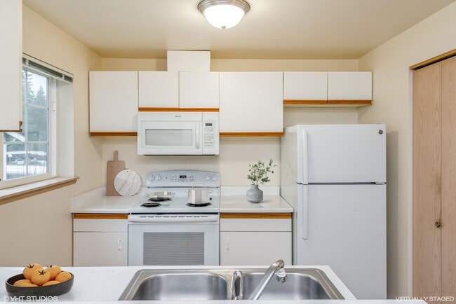 Building Photo - Landis Pointe