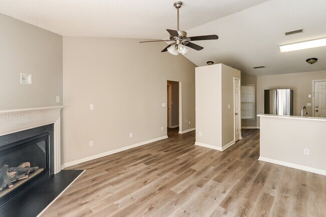 Foto del edificio - 3015 Mallard Forest Dr