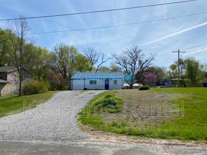 8255 Kickapoo St, De Soto, KS 66018 House Rental in De Soto, KS