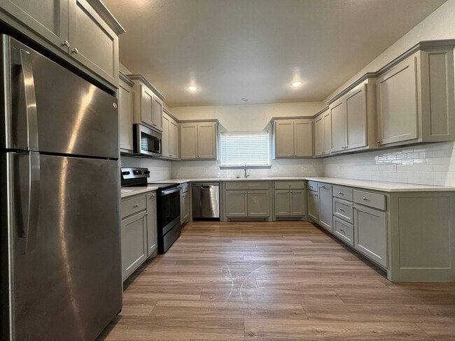 Building Photo - MOVE-IN SPECIAL: Fantastic 2 Story 4 Bed Home