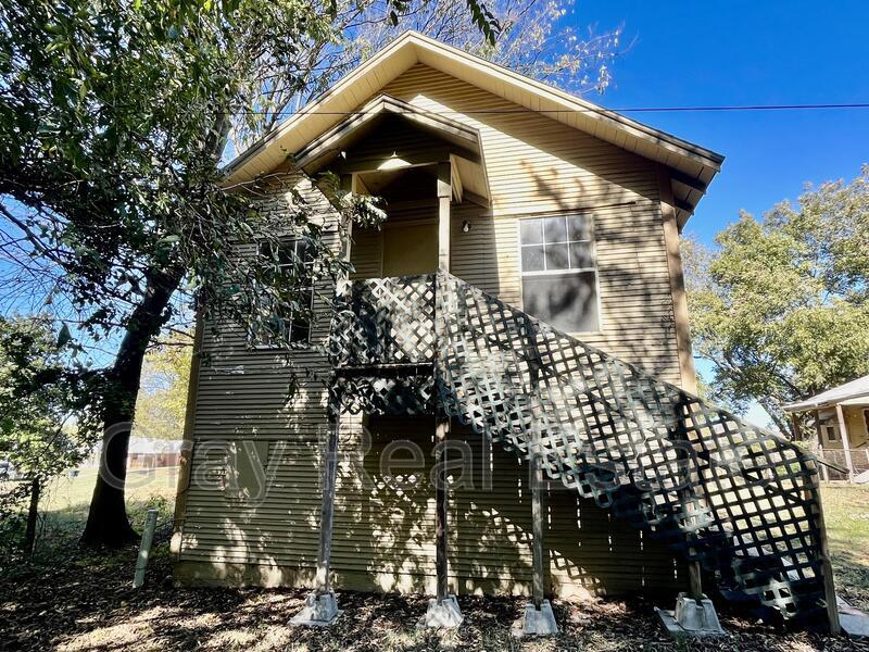 519 N Francis Ave, Ada, OK 74820 Condo for Rent in Ada, OK