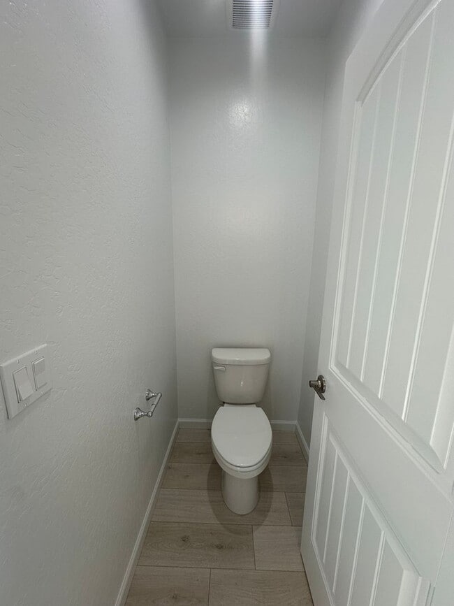 Building Photo - Newly Built NW Visalia Home Available Now