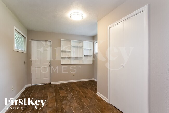 Building Photo - 2505 Texas Ave