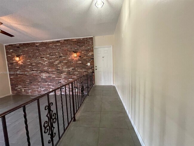 Building Photo - 4850 SW 63rd Terrace