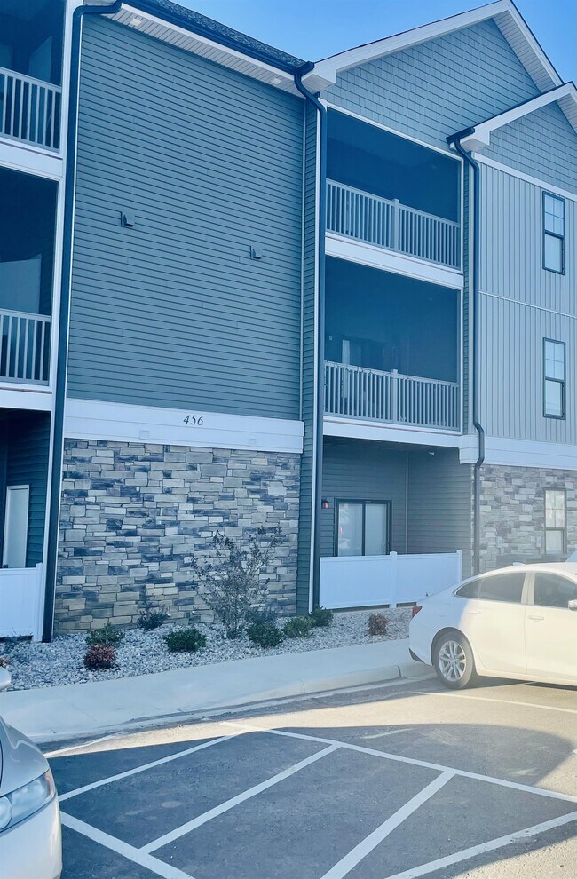 Building Photo - 456 English Commons Dr