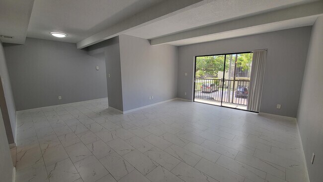 Foto del edificio - 1045 S Flagler Ave