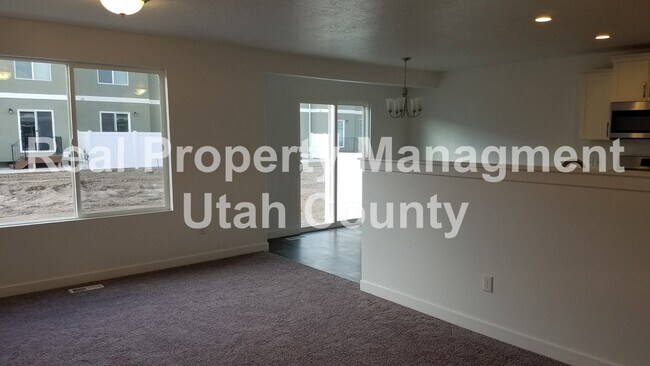 Building Photo - $500 off first months rent! Town home near...