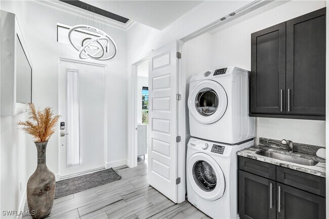 Foto del edificio - 4634 Catalina Ln