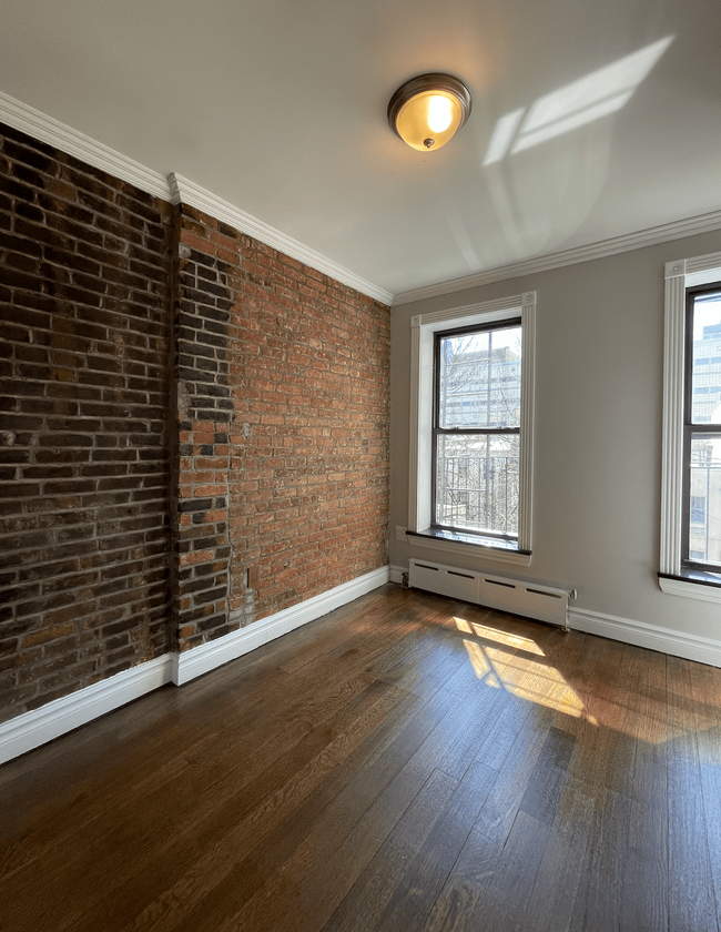 Building Photo - 420 W 51st St