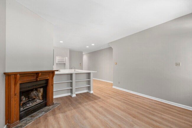Building Photo - 1207 Mackay Plz