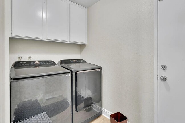 Foto del edificio - 43916 Silver Bow Rd