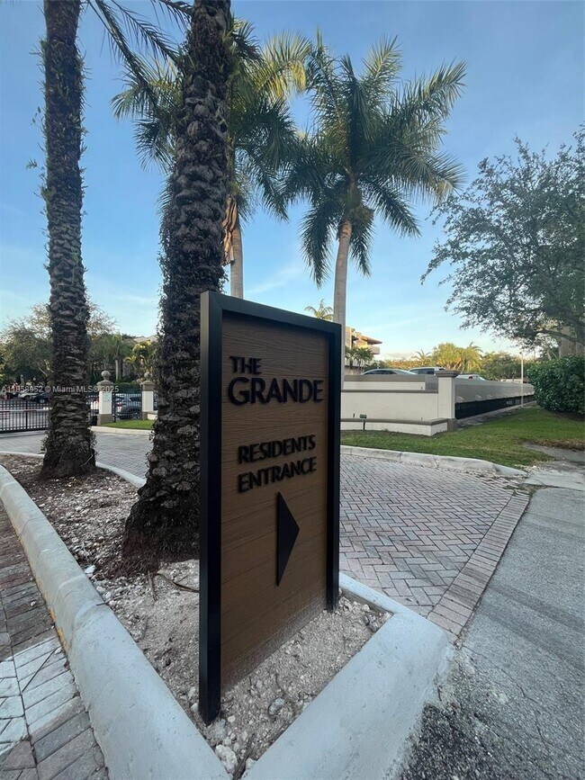 Foto del edificio - 9021 SW 94th St