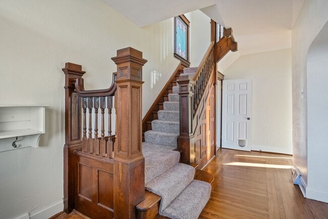 Foto del edificio - 5 bed 1 bath - newly updated, tons of spac...