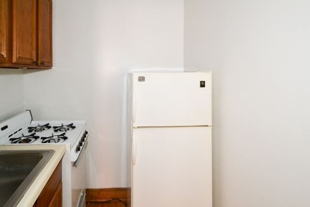 Foto del edificio - 544 W Wellington Ave