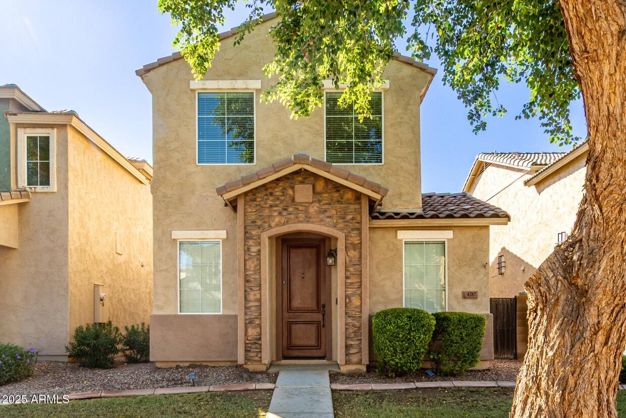Foto principal - 4287 E Tyson St