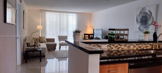 Foto del edificio - 3600 NE 170th St