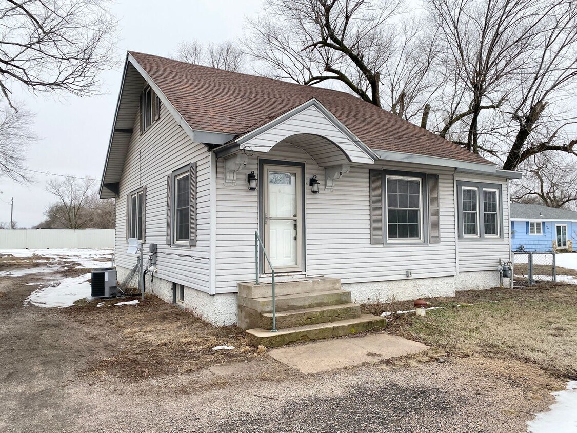 Primary Photo - Updated 2 Bed 2 Bath House
