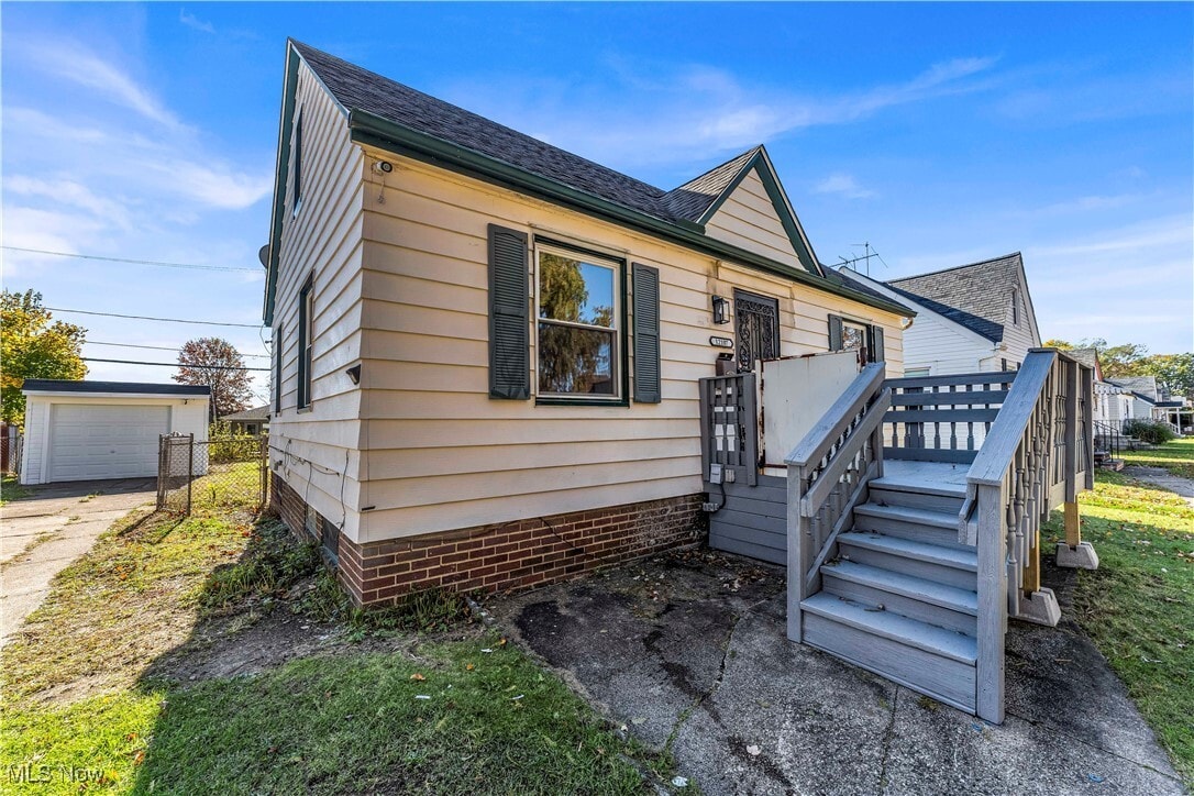 12107 Worthington Ave Cleveland, OH 44111 – photo 1