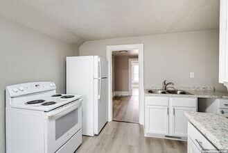 Building Photo - 702 S Commercial St