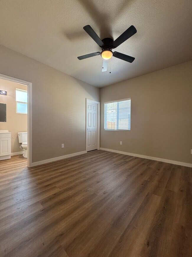 Foto del edificio - 629-629 N Sacramento St