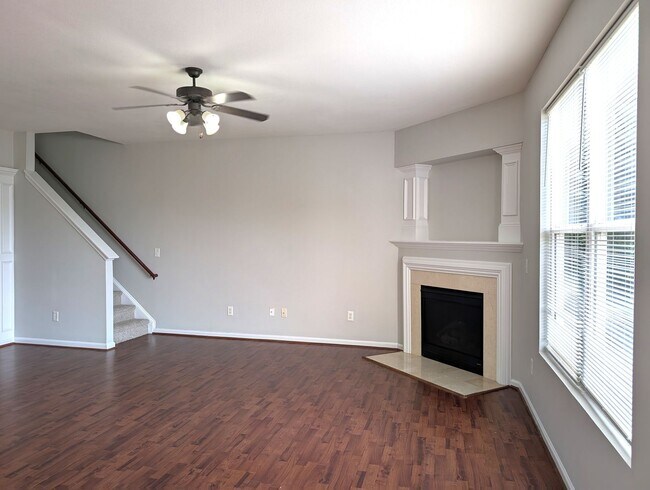 Foto del edificio - Pristine home located in the Pinebrook Com...