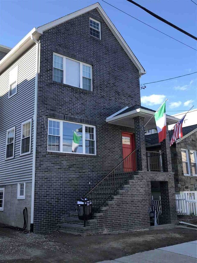 9029 New York Ave, North Bergen, NJ 07047 House Rental in North