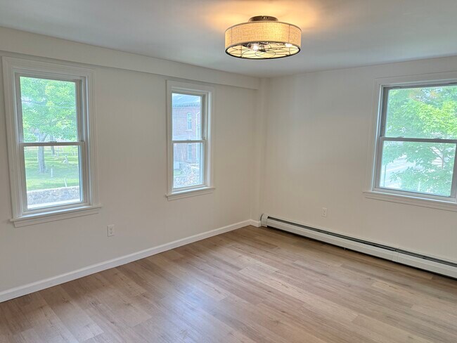 Dormitorio 1 - 127 Elm St