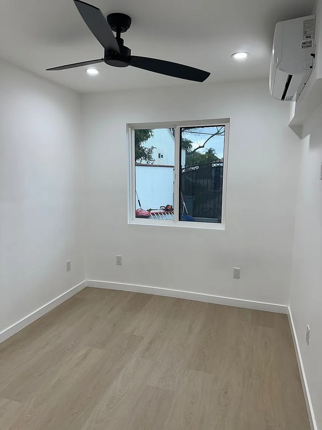 Building Photo - 1444