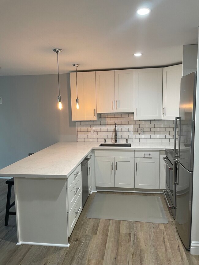 Custom kitchen with Bosch appliances and Kitchenaid induction range - 1817 California St