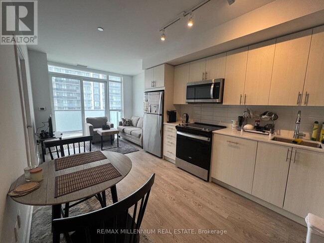 Photo du bâtiment - 2550-2550 Simcoe St N