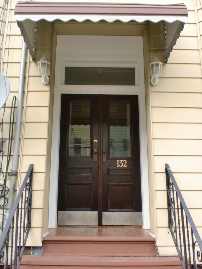 Building Photo - 132 Griffith St