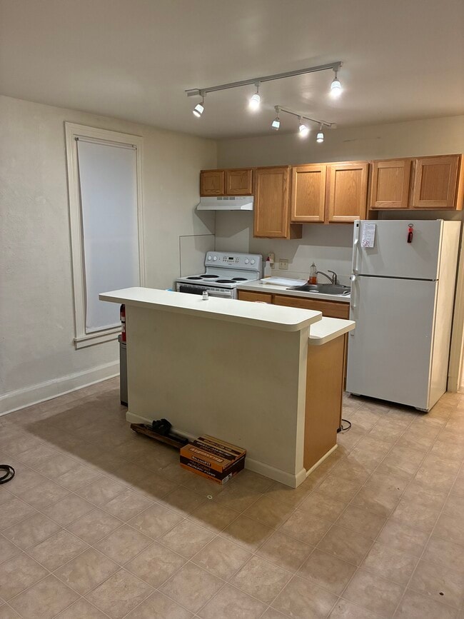 Building Photo - 1177 Main St