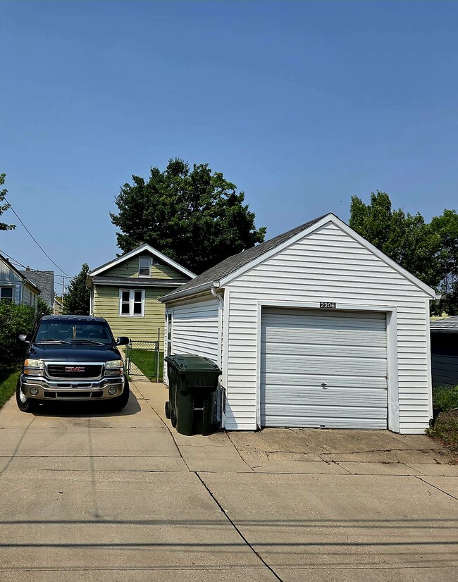 Building Photo - 2206 S 56th St