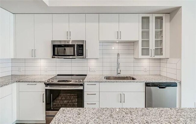 Foto del edificio - 20940 Uptown Avenue