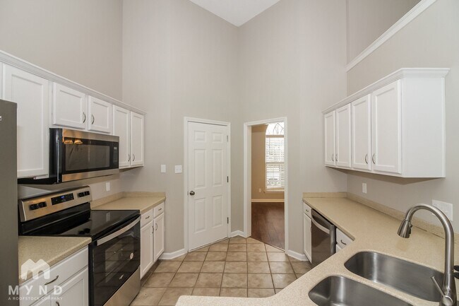 Building Photo - 10172 Lynham Dr