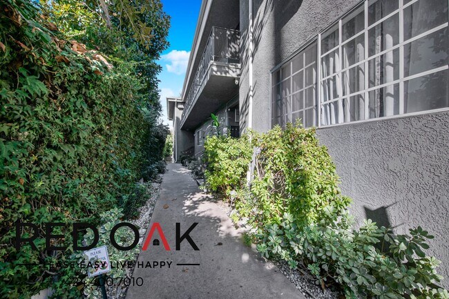 Foto del edificio - 6029 Carlton Way