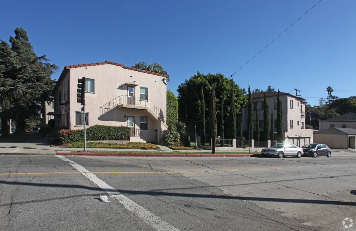 Building Photo - 2170-2172 Commonwealth Ave