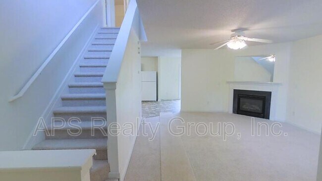 Foto del edificio - 250 Julian Pond Ln