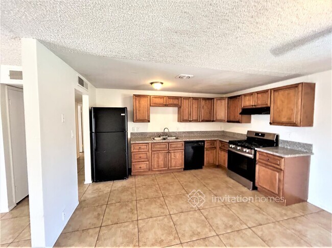 Building Photo - 6320 W Monte Vista Rd