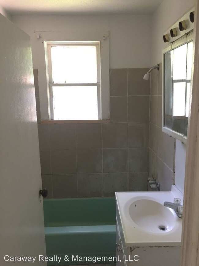 Building Photo - 3 br, 1 bath House - 1846 Logan St.