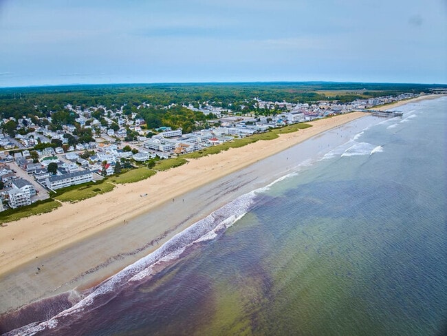 Building Photo - Beachside Retreat | Steps to Surf | Coasta...