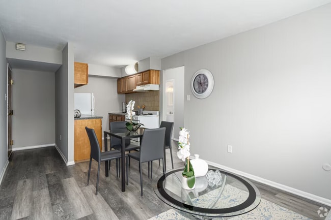 Photo - 630 W Fisher Ave Apartment