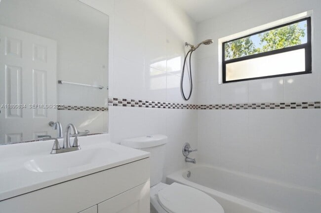 Building Photo - 4120 SW 19th St