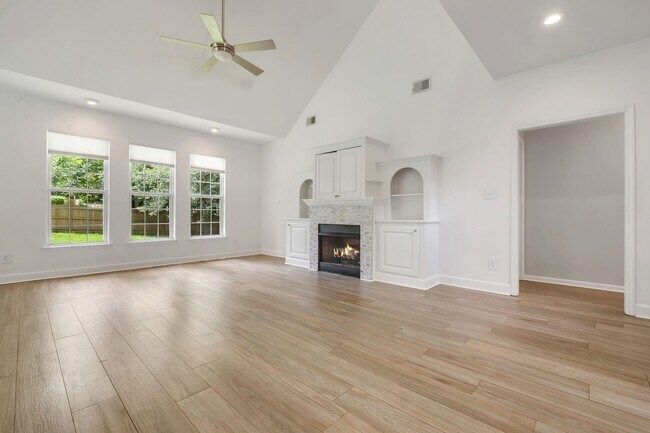 Building Photo - 848 Eagle View Dr