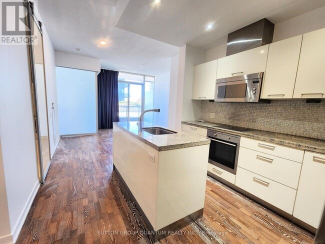 Photo du bâtiment - 90 Park Lawn Rd