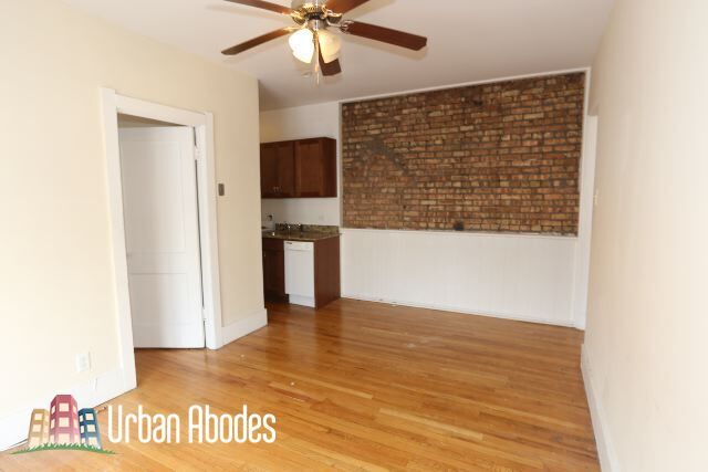 Building Photo - 953 W Cornelia Ave